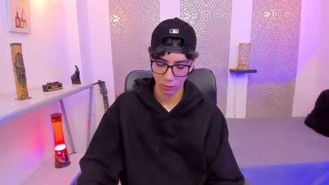    online show from 10/06/25, 04:32