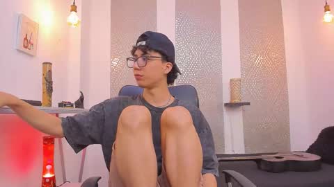    online show from 10/10/25, 05:39