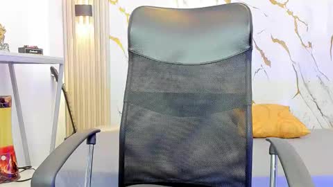 Snapshot of nikolay_gregori chatting on 01/19/26, 03:43 online show from 01/19/26, 03:43