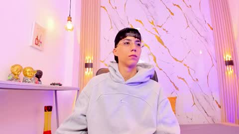 Snapshot of nikolay_gregori chatting on 02/10/26, 03:32 online show from 02/10/26, 03:32