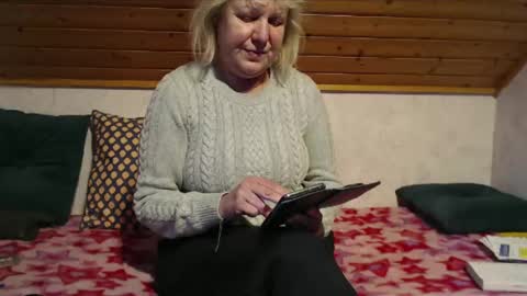 Snapshot of nikole111 chatting on 02/08/25, 11:01 Nikole1 online show from 02/08/25, 11:01