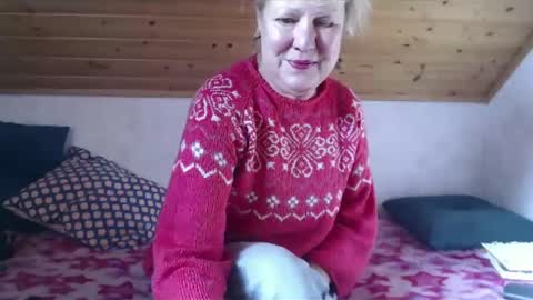 Snapshot of nikole111 chatting on 02/18/25, 10:05 Nikole1 online show from 02/18/25, 10:05