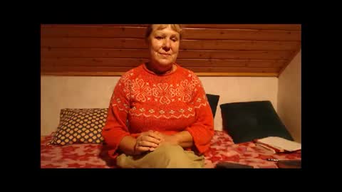 Snapshot of nikole111 chatting on 10/21/25, 03:02 Nikole1 online show from 10/21/25, 03:02