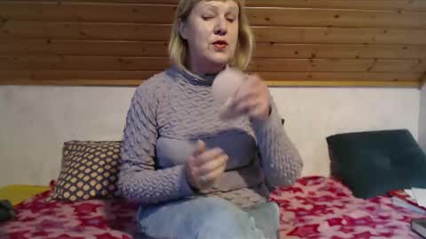 Snapshot of nikole111 chatting on 10/28/25, 10:41 Nikole1 online show from 10/28/25, 10:41