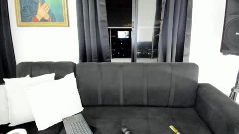 Nikole online show from 10/11/25, 04:12