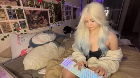 nikoli_naw online show from 10/11/25, 09:13