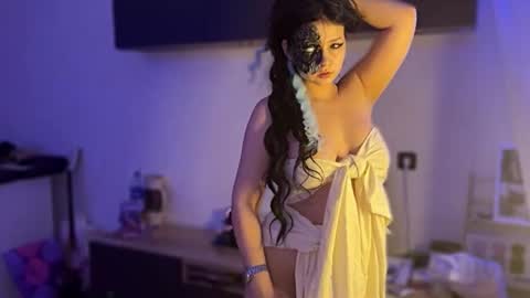 nikoli_naw online show from 10/29/25, 06:42