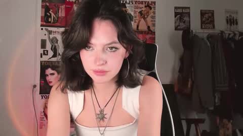 Veronica online show from 10/05/25, 01:59