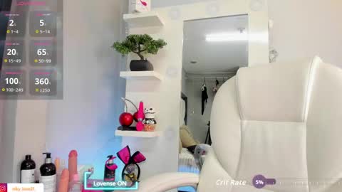     NIKY     online show from 04/29/26, 10:16