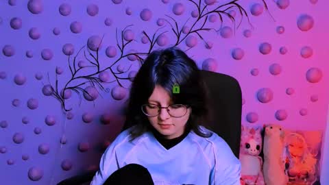 Snapshot of nila_luxe chatting on 12/17/25, 08:59 nila_luxe online show from 12/17/25, 08:59