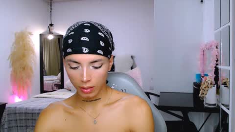 Snapshot of nilam217 chatting on 02/14/25, 05:30 Nilam online show from 02/14/25, 05:30