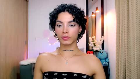 Snapshot of nilam217 chatting on 03/12/25, 12:42 Nilam online show from 03/12/25, 12:42