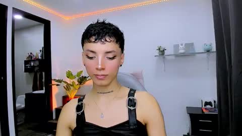 Snapshot of nilam217 chatting on 09/16/25, 11:28 Nilam online show from 09/16/25, 11:28