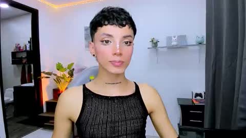 Snapshot of nilam217 chatting on 09/20/25, 01:06 Nilam online show from 09/20/25, 01:06