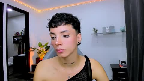 Snapshot of nilam217 chatting on 09/26/25, 02:04 Nilam online show from 09/26/25, 02:04