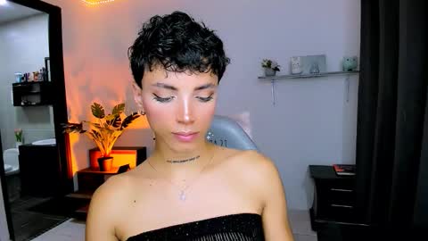 Snapshot of nilam217 chatting on 10/24/25, 01:46 Nilam online show from 10/24/25, 01:46