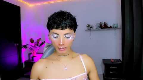 Snapshot of nilam217 chatting on 10/26/25, 02:17 Nilam online show from 10/26/25, 02:17