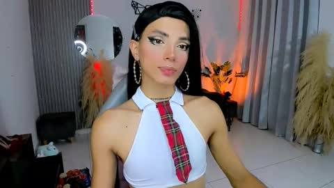 Snapshot of nilam217 chatting on 11/17/25, 12:27 Nilam online show from 11/17/25, 12:27