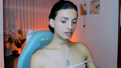 Nilam online show from 06/25/26, 12:43