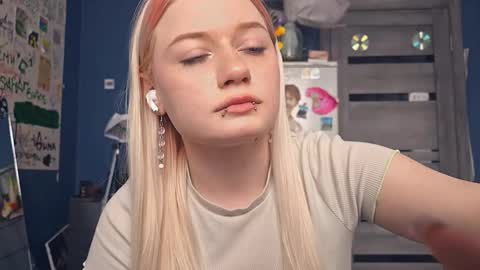 Isabella online show from 03/10/26, 12:43