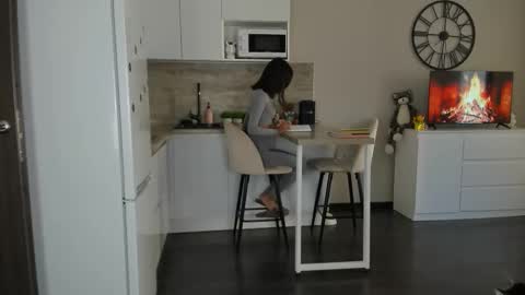 Bella online show from 09/19/25, 01:34