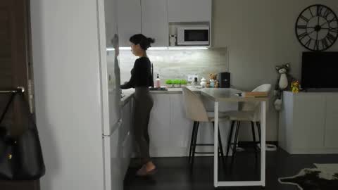 Bella online show from 10/06/25, 07:22