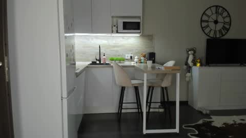 Bella online show from 10/08/25, 11:02