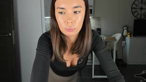 Bella online show from 11/28/25, 06:10