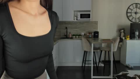 Bella online show from 03/06/26, 10:45