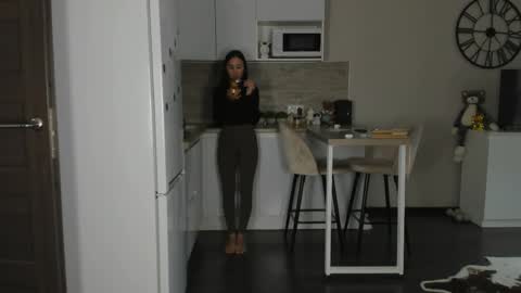 Bella online show from 04/07/26, 04:24