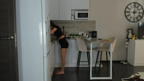 Bella online show from 04/11/26, 07:45