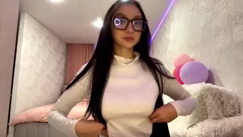 Snapshot of nilsamazuo chatting on 11/21/25, 05:22 Margot online show from 11/21/25, 05:22