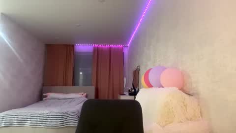 Snapshot of nilsamazuo chatting on 11/23/25, 02:06 Margot online show from 11/23/25, 02:06