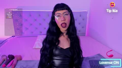 Nina Fox  online show from 10/20/25, 06:03