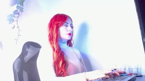 nina_foxx02 online show from 12/19/25, 08:27