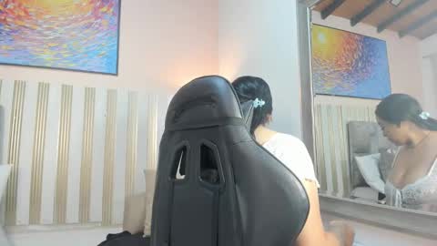 nina_glow_ online show from 02/23/26, 11:18