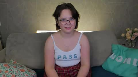 nina lunaa online show from 11/09/25, 08:23