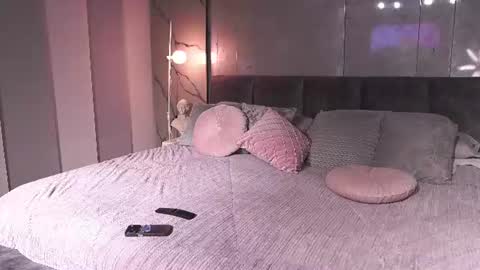 Angie online show from 06/25/26, 04:56