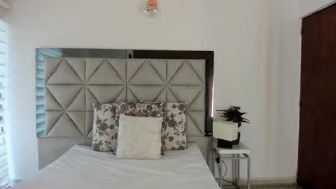  Nina  online show from 10/02/25, 08:49