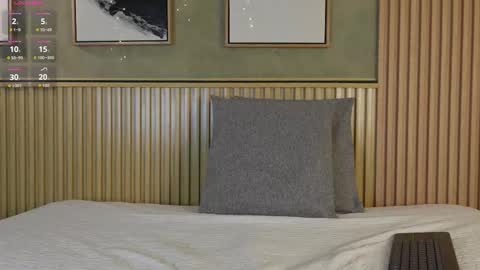 NINA online show from 12/19/25, 01:07