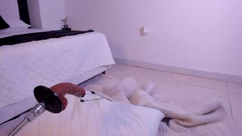 Nina online show from 05/22/26, 06:02