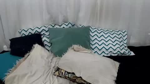 Ninaa fox online show from 02/11/25, 05:50