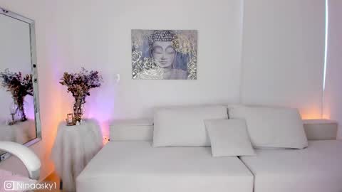 Snapshot of ninaa_sky chatting on 02/20/25, 12:47 online show from 02/20/25, 12:47