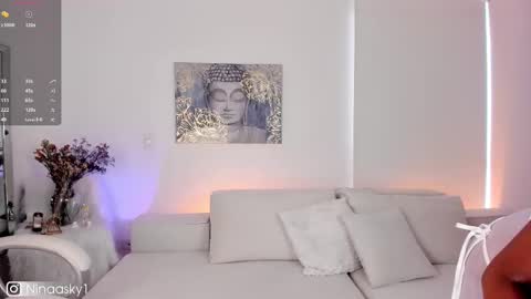 Snapshot of ninaa_sky chatting on 03/09/25, 02:32 online show from 03/09/25, 02:32