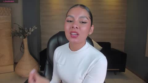 Nina online show from 10/08/25, 02:53