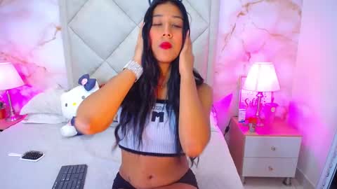 Nina Bravura online show from 10/06/25, 01:41