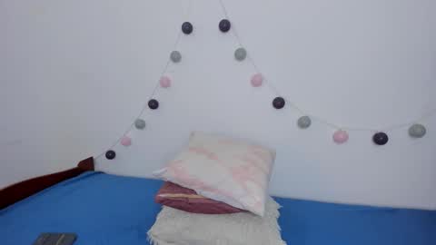 Snapshot of ninabryon1 chatting on 12/15/25, 09:52 Nina online show from 12/15/25, 09:52