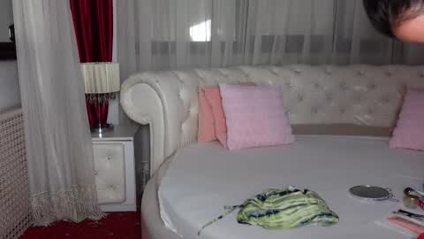 Snapshot of ninacrystal chatting on 02/20/25, 05:55 NinaCrystal online show from 02/20/25, 05:55