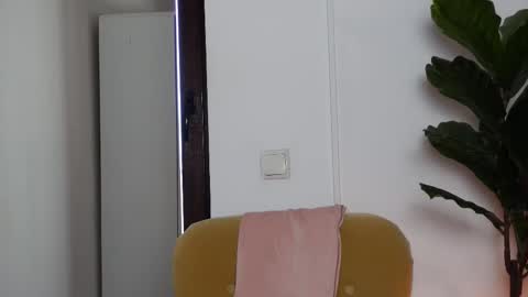 Snapshot of ninacrystal chatting on 11/12/25, 08:26 NinaCrystal online show from 11/12/25, 08:26