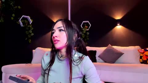 Snapshot of ninadanger chatting on 03/05/25, 04:24 Heyyy guys Im Ninas crazy online show from 03/05/25, 04:24